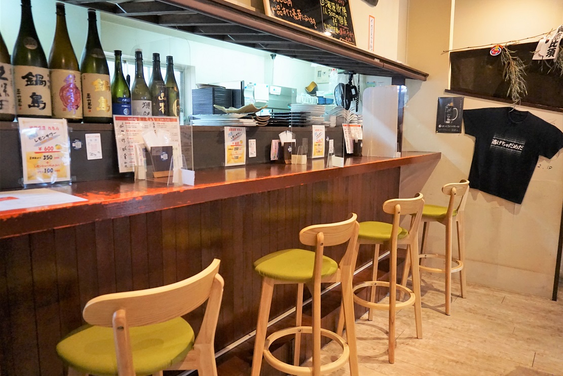 １階カウンター席