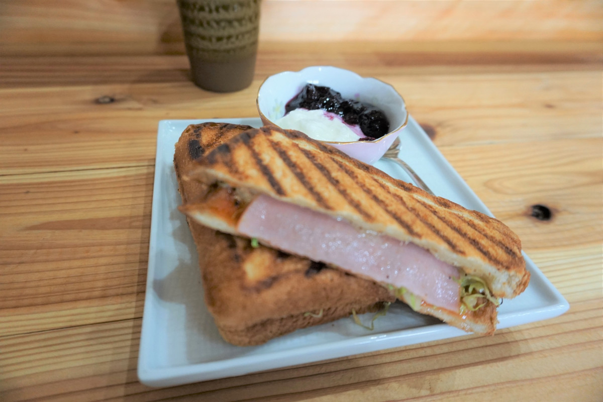 ホットサンドもボリュームがあり、人気です