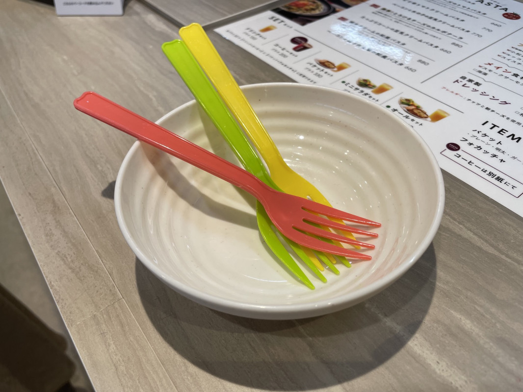 お子さま用の食器あり