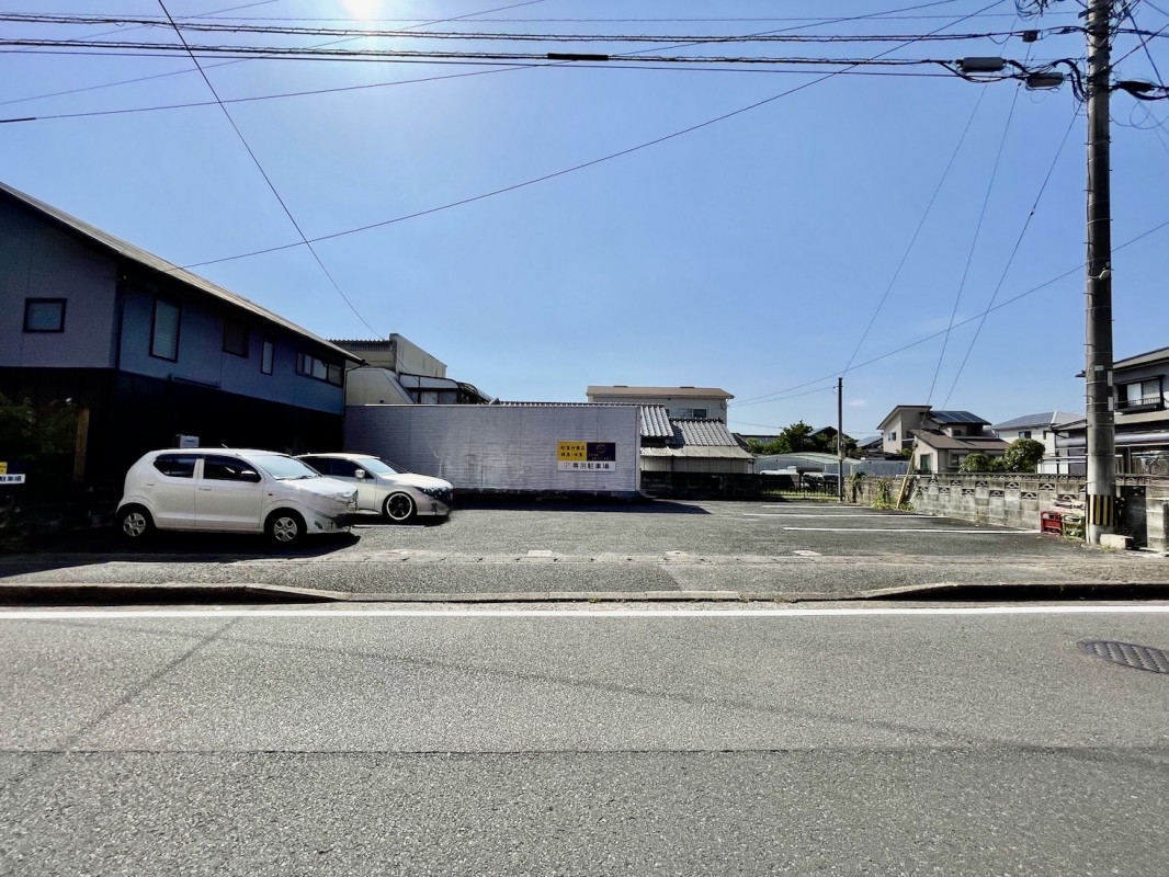 駐車場は店舗裏にございます