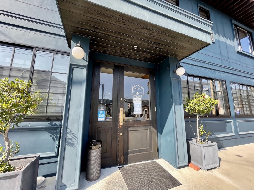 入り口は少し傾斜になっています