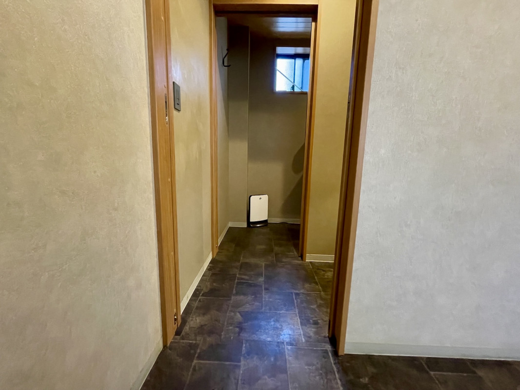 1Fトイレ:ドアが2つございます