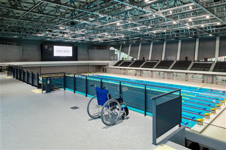 観客席に車いす専用スペースあり