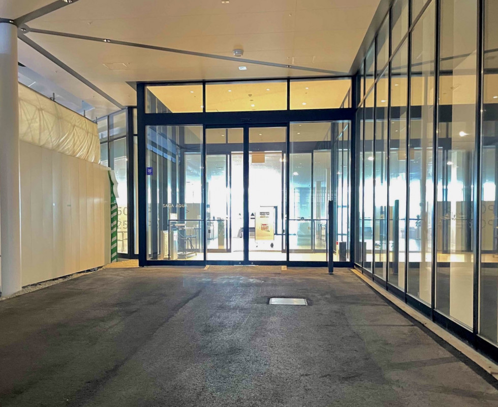 入口はフラット(点字あり)