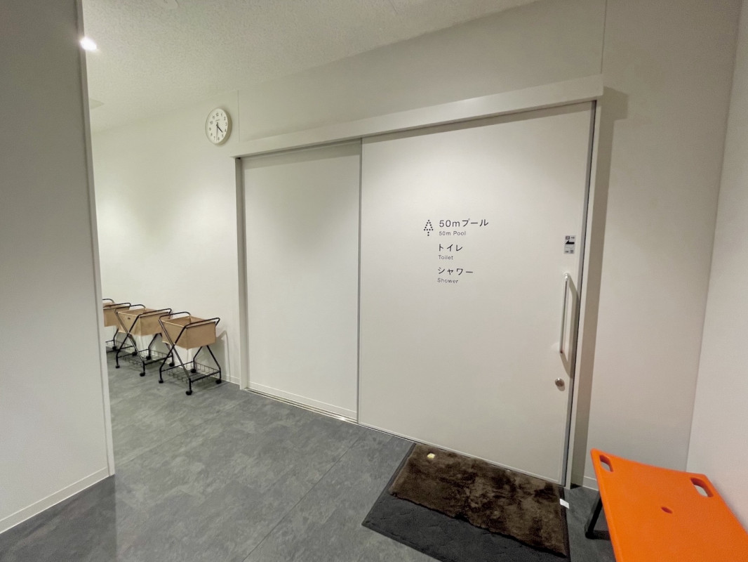 一般更衣室2(シャワールーム、プールサイドへ移動可)