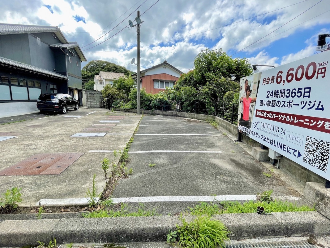 駐車場の一部に段差あり