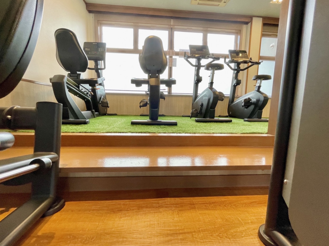 ストレッチエリア、バイクエリアは段差あり