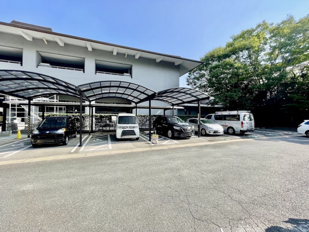 南側駐車場_身体障害者用駐車場