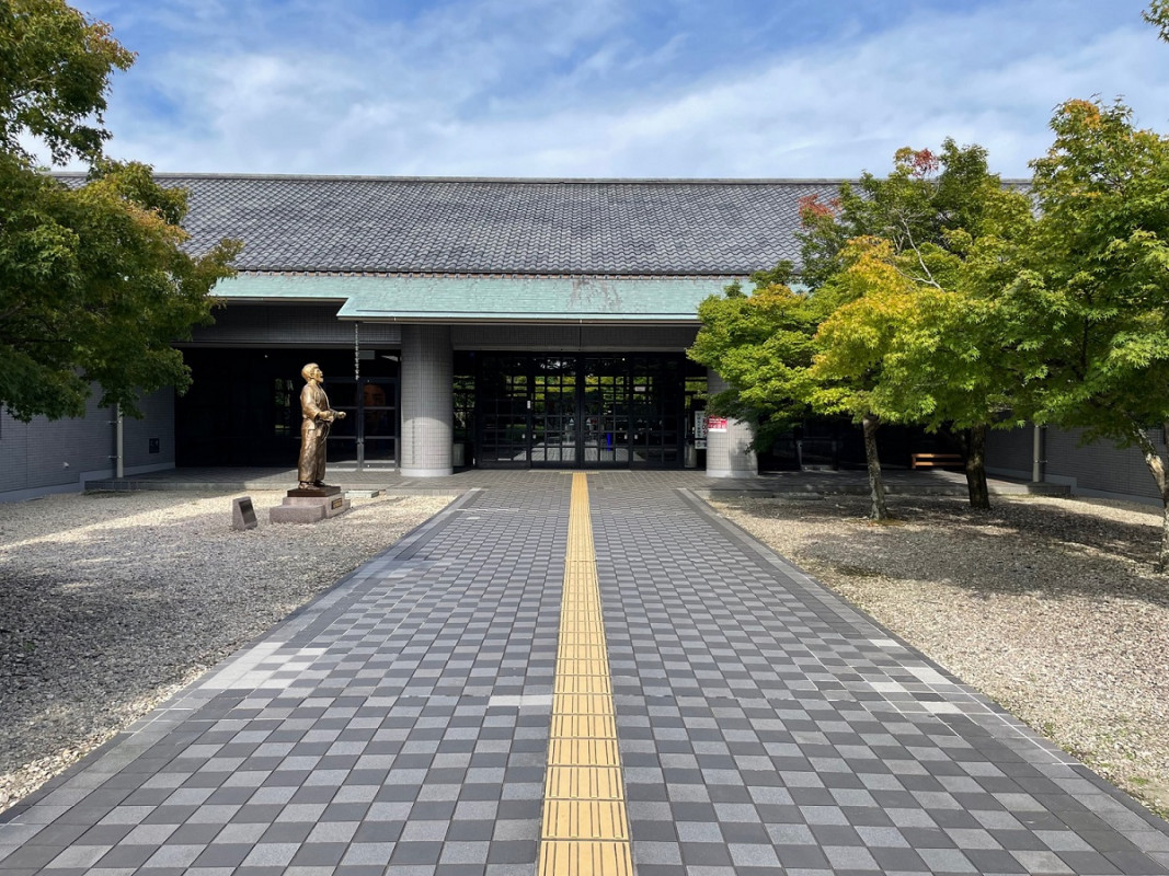 正面入り口側通路4