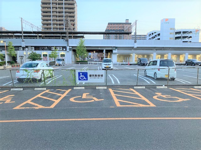 車いす用駐車場