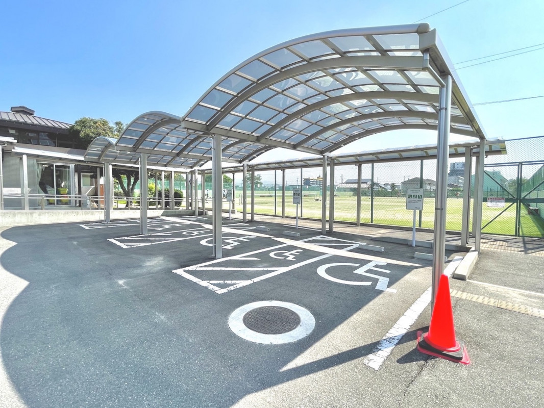 テニスフィールド_身障者用駐車場