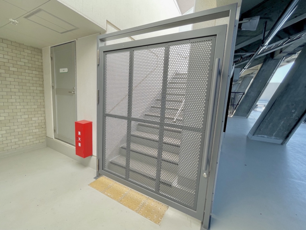 観客席への階段(エレベーター、昇降機あり)