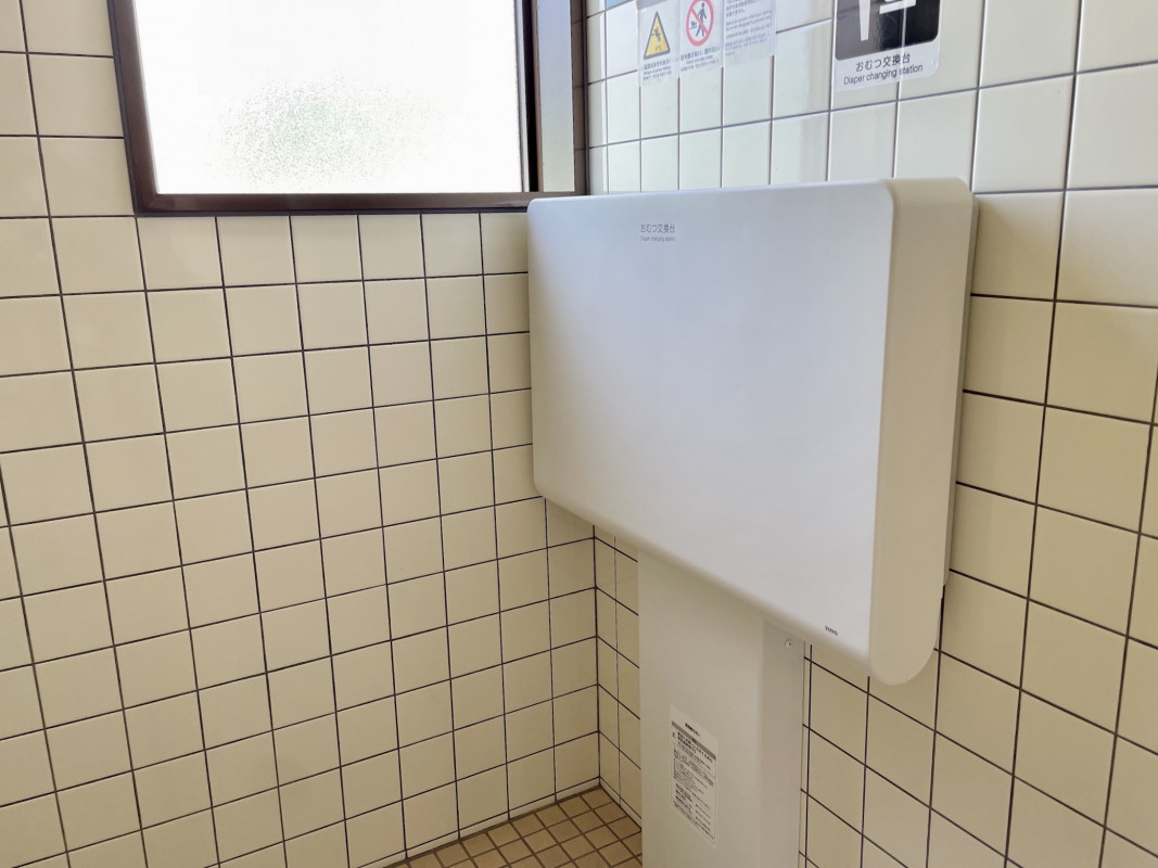 テニスフィールド内2_みんなのトイレ