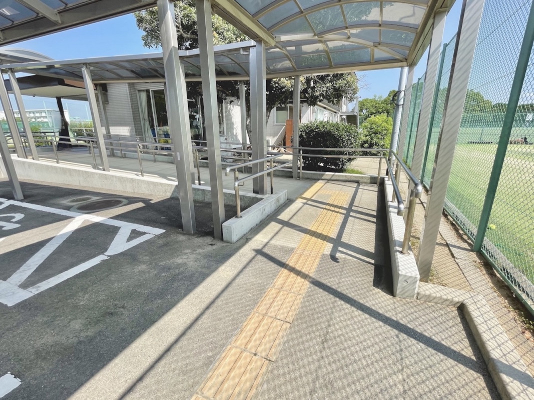 テニスフィールド_スロープ