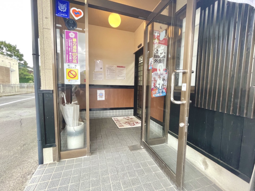 引き戸と自動ドアの2箇所あり