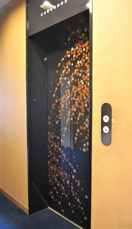 エレベーター(5階へ)