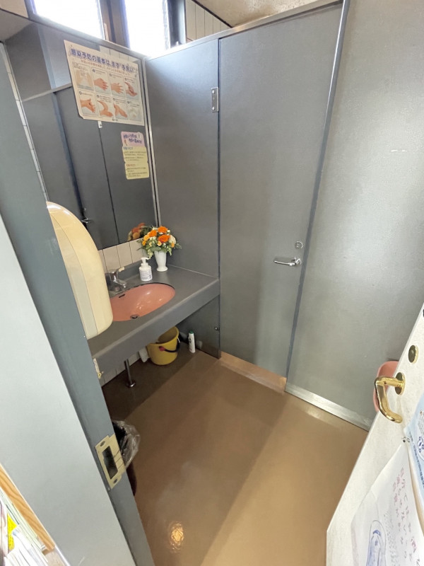 トイレは狭くなっています