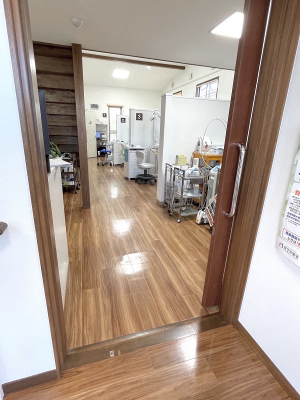 診療室へもフラットで入室できます
