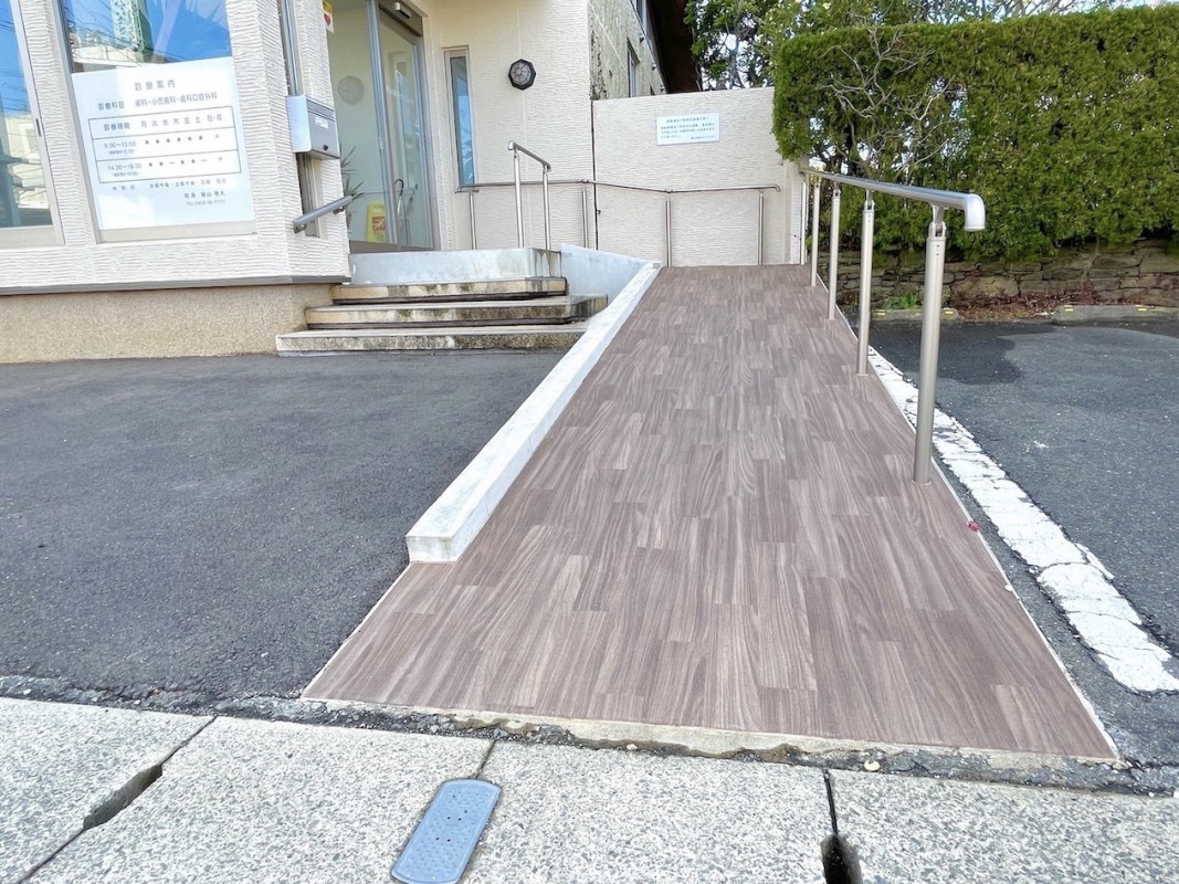 出入口までスロープあり