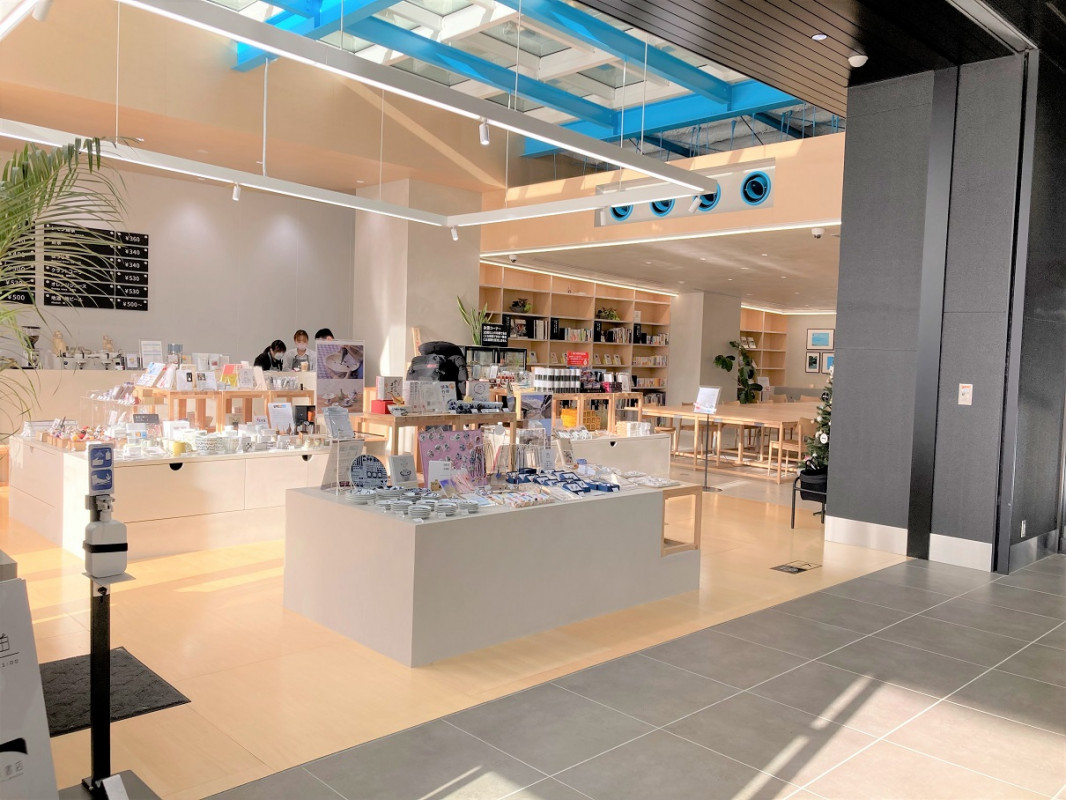 武雄温泉駅　新幹線口出てすぐ