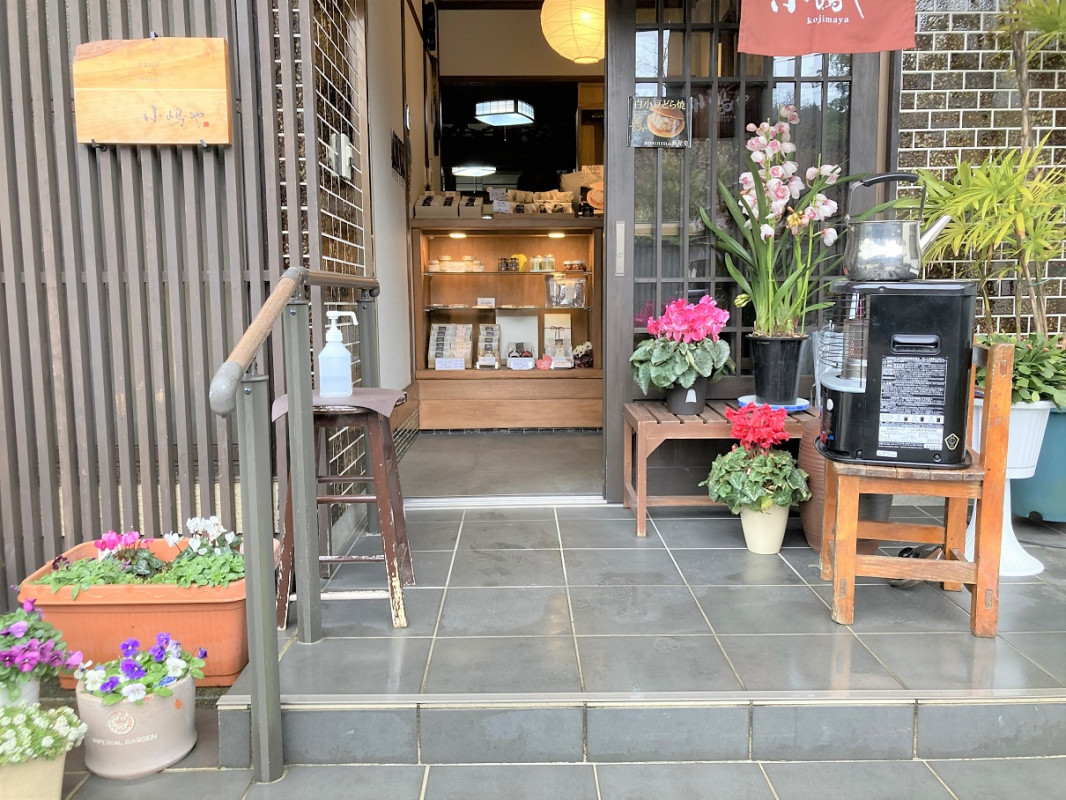 玄関前に1段の段差あり