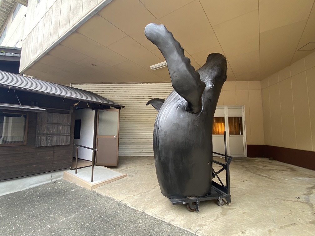 鯨のモニュメント