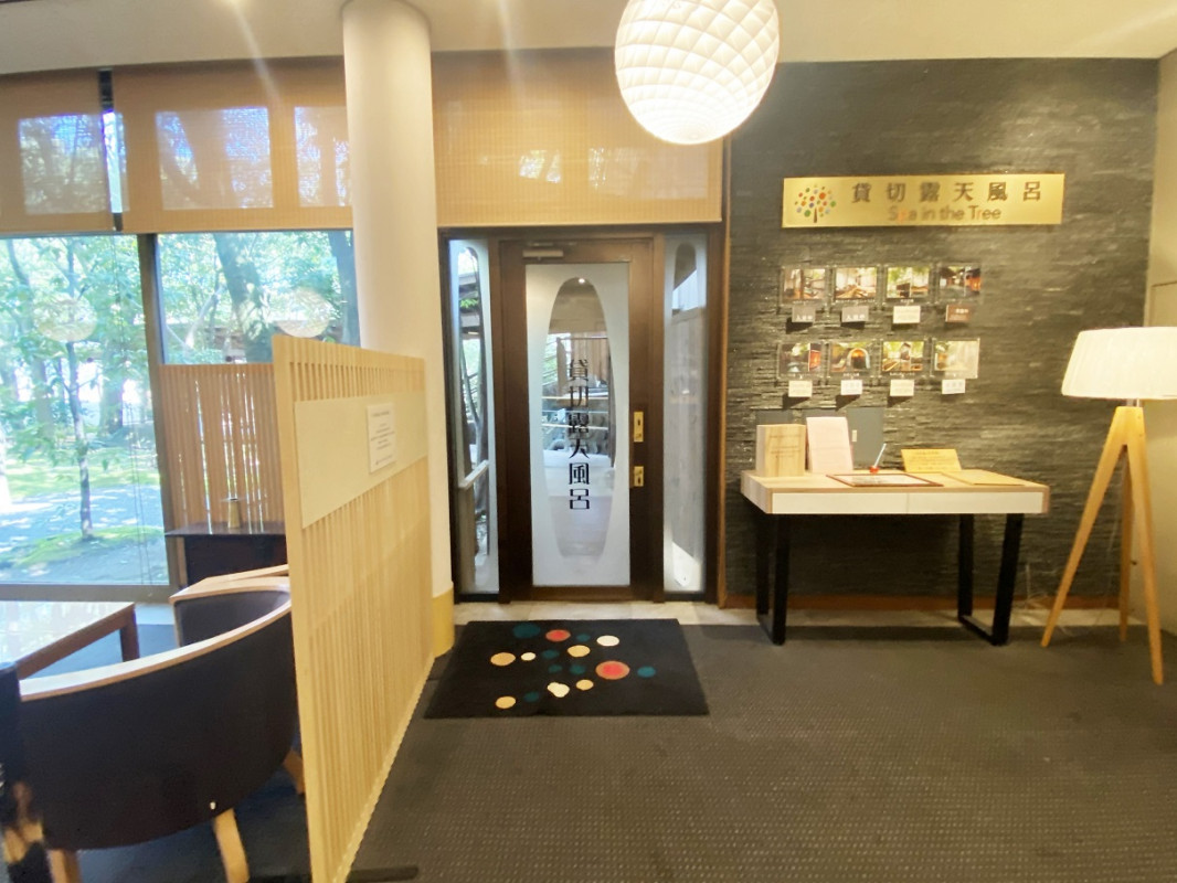 貸切露天風呂出入口(1階フロント側)