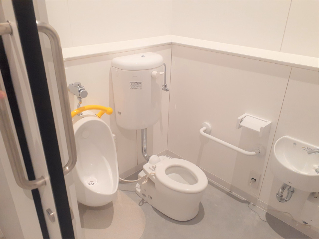 お子様用トイレ(女性用トイレ男性用トイレどちらにも設置されてます)