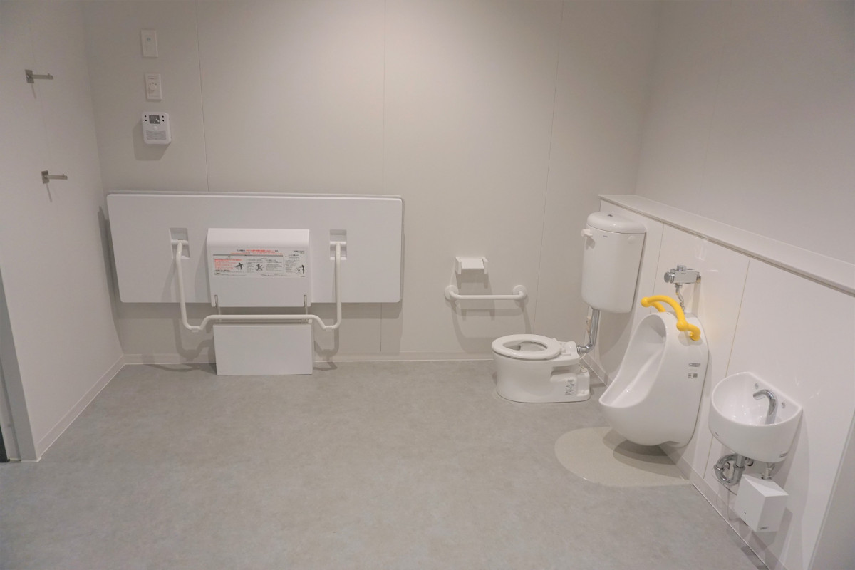 ユニバーサルシート、子供用トイレ