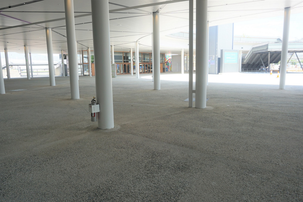1階出入口前スペース