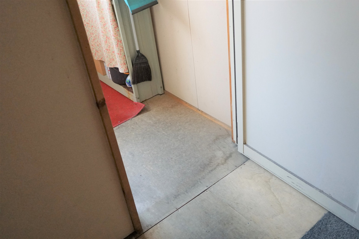 女性用トイレ入り口。段差はありません。