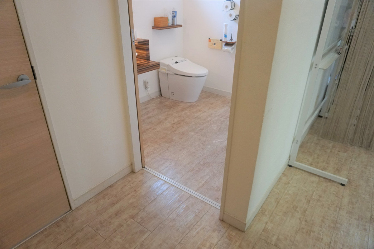 ドアは引き戸です