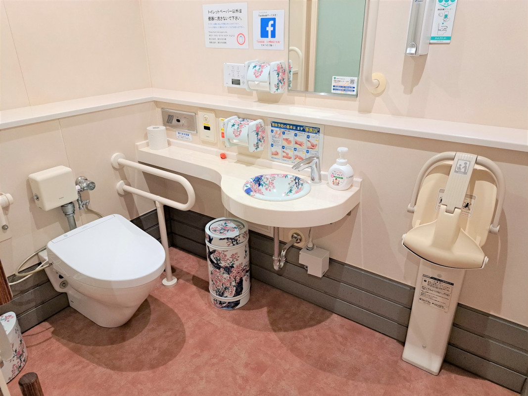 やきものを使用したトイレ