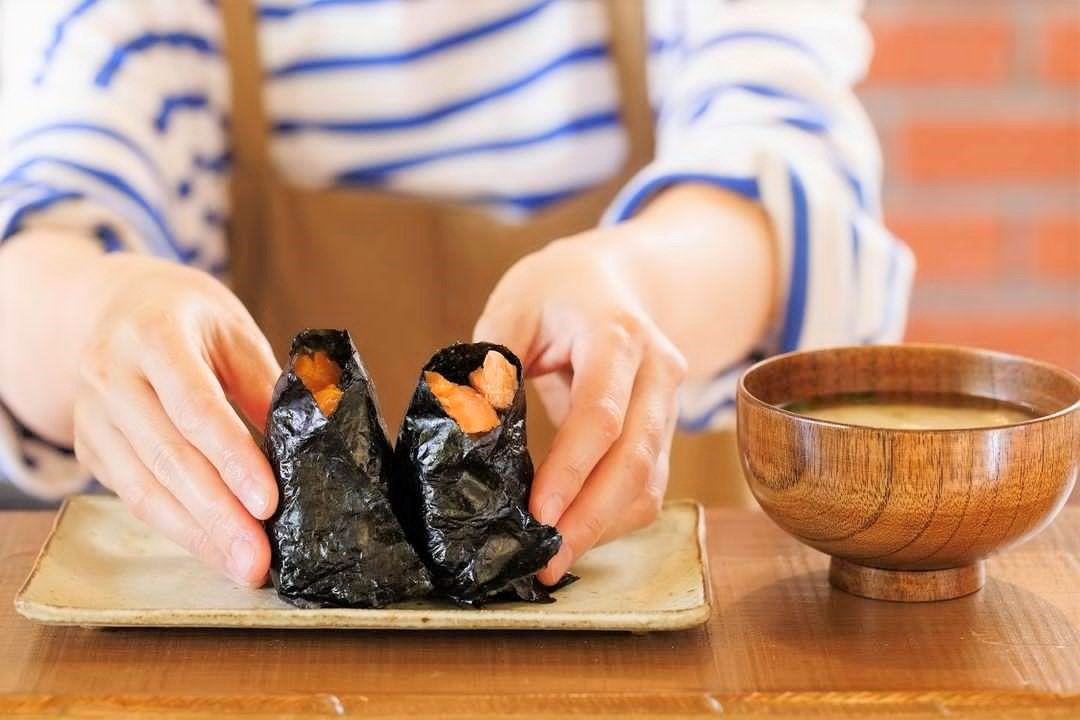 おいしい・やさしい・あたたかいの三拍子おにぎり△