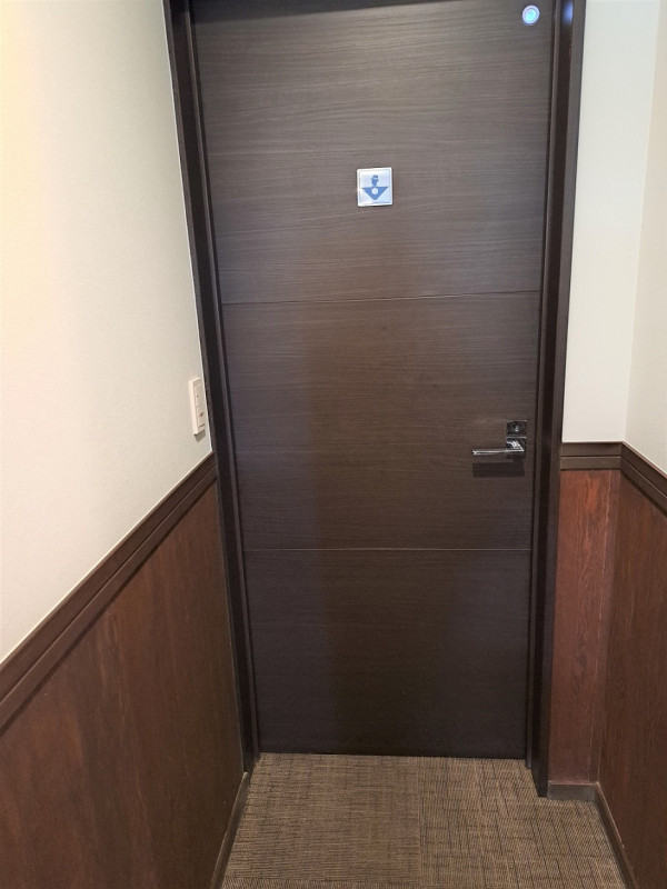 男性用トイレ入り口