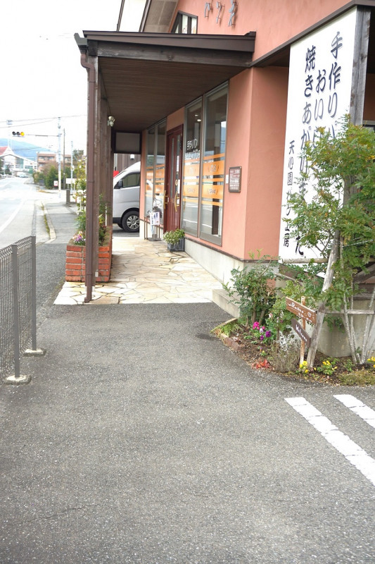 駐車場から店舗までフラットです
