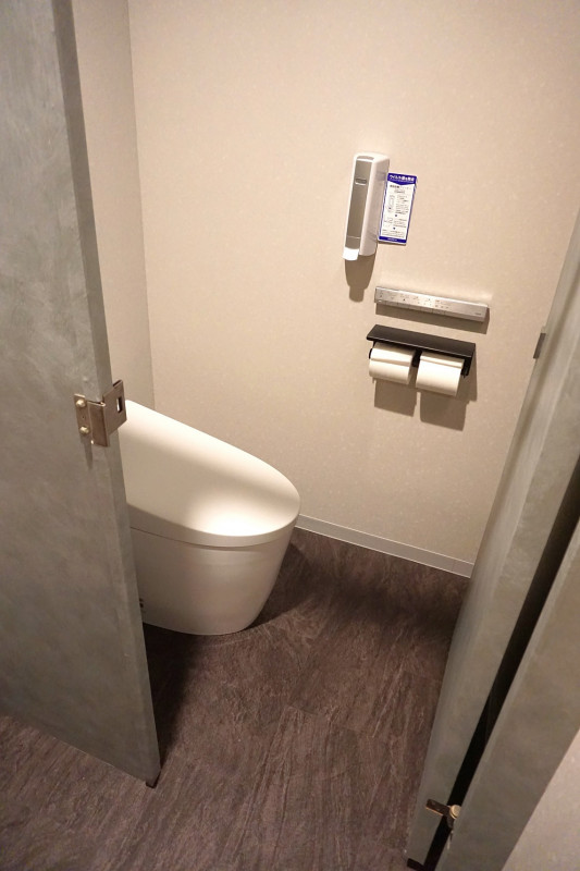 【フロント近く】女性用トイレ