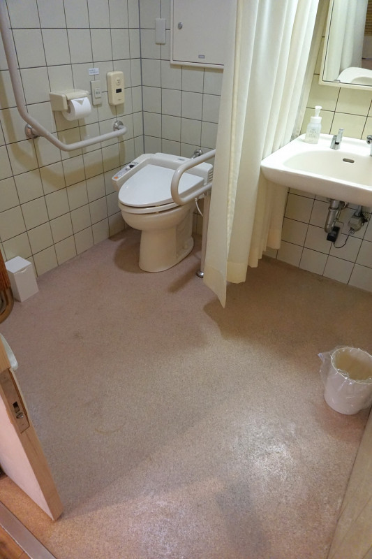 【1階】車いす対応トイレ内部