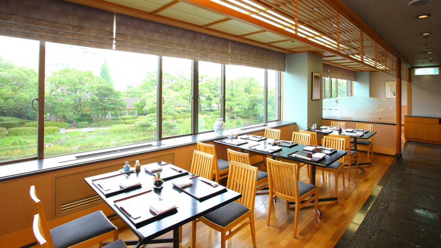 ホテル内レストラン「楠」