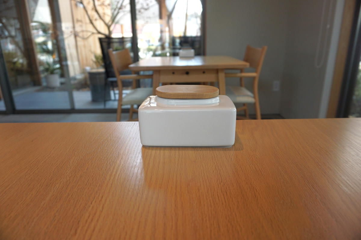 テーブルごとに除菌シートがあります