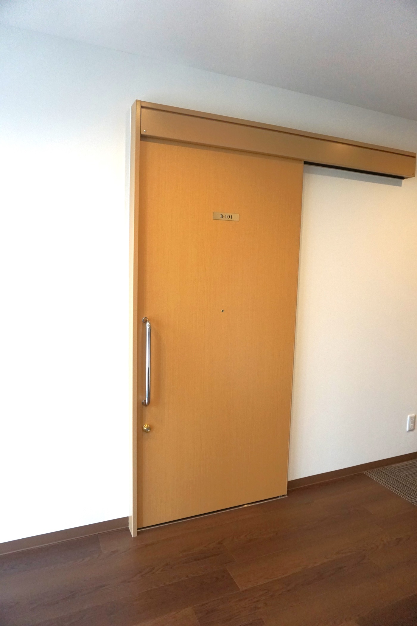 バリアフリールーム出入口