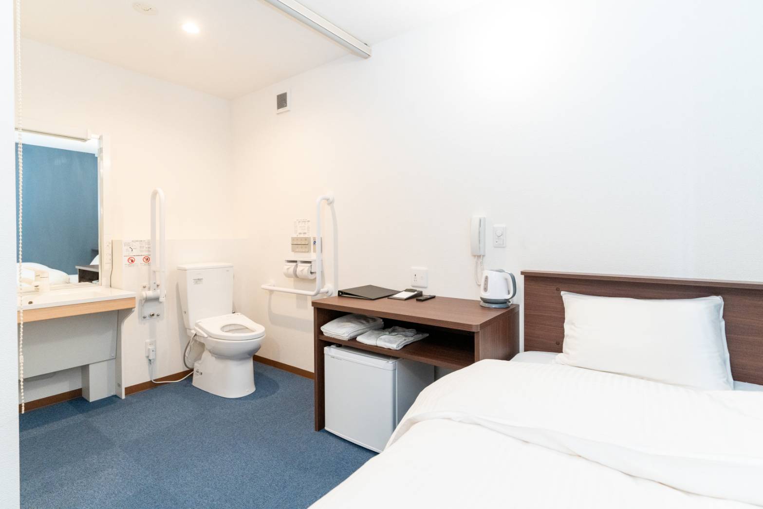 バリアフリールームは客室内にトイレがあります