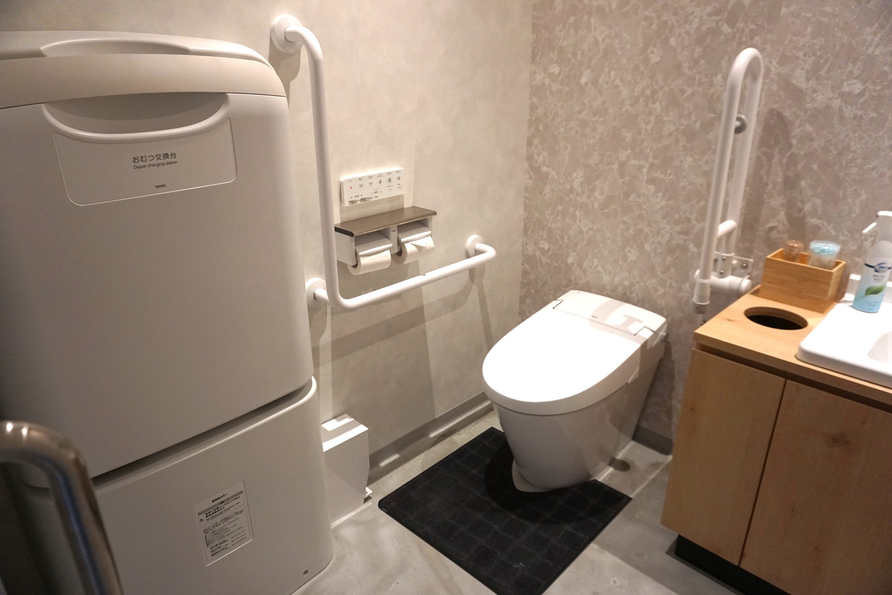 1階バリアフリートイレ