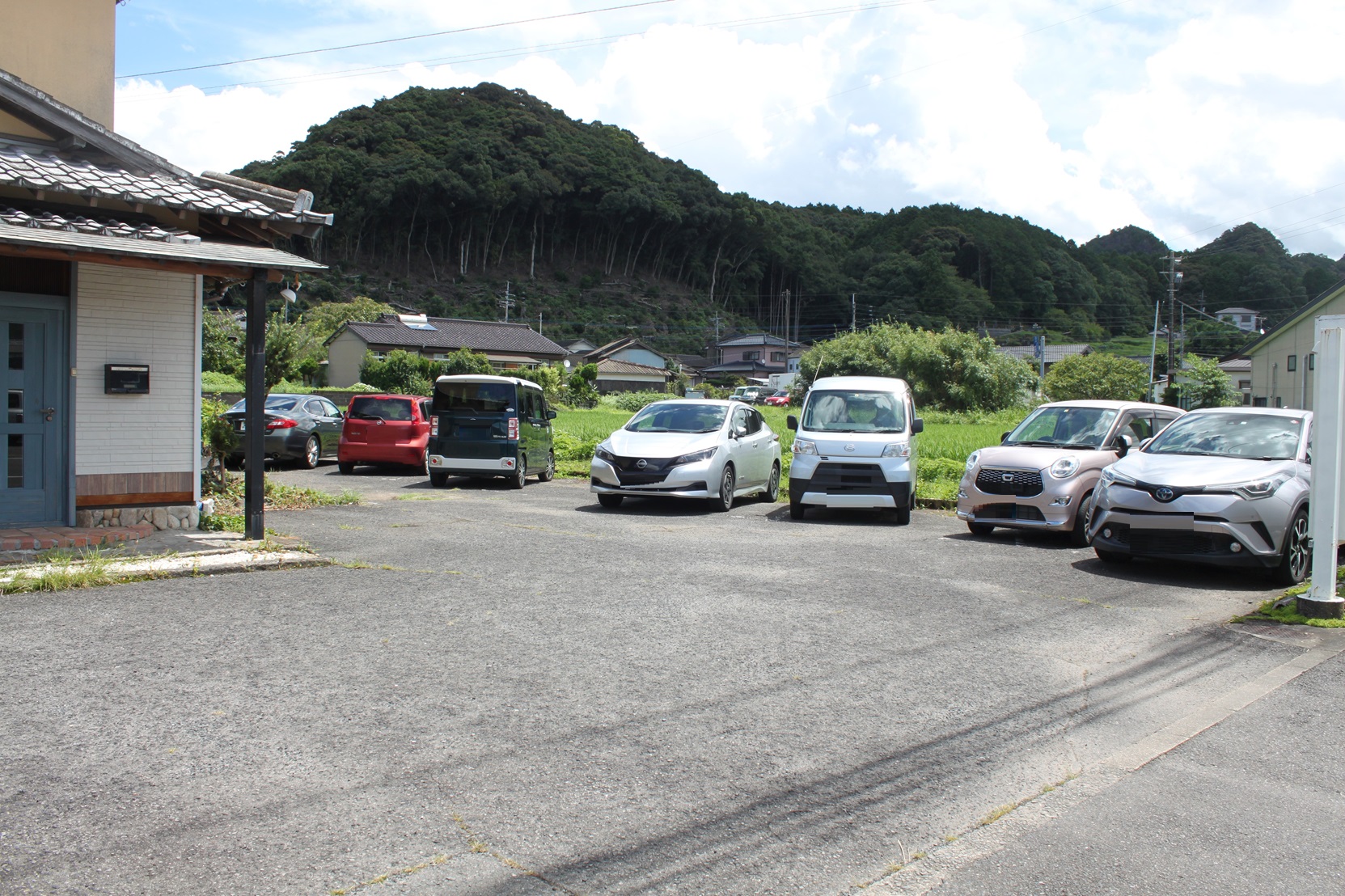 店舗横駐車場