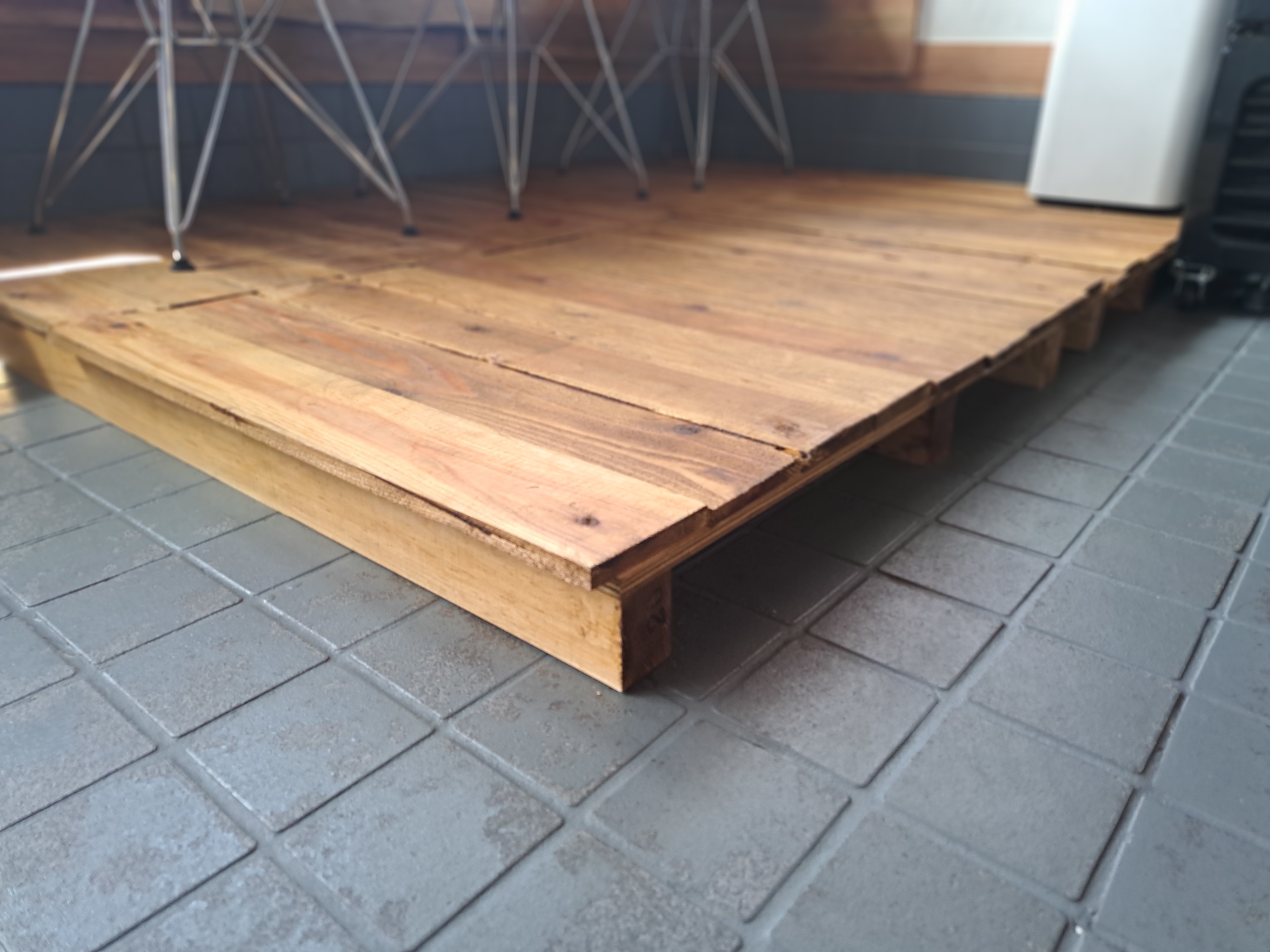 8センチほどの段差があります