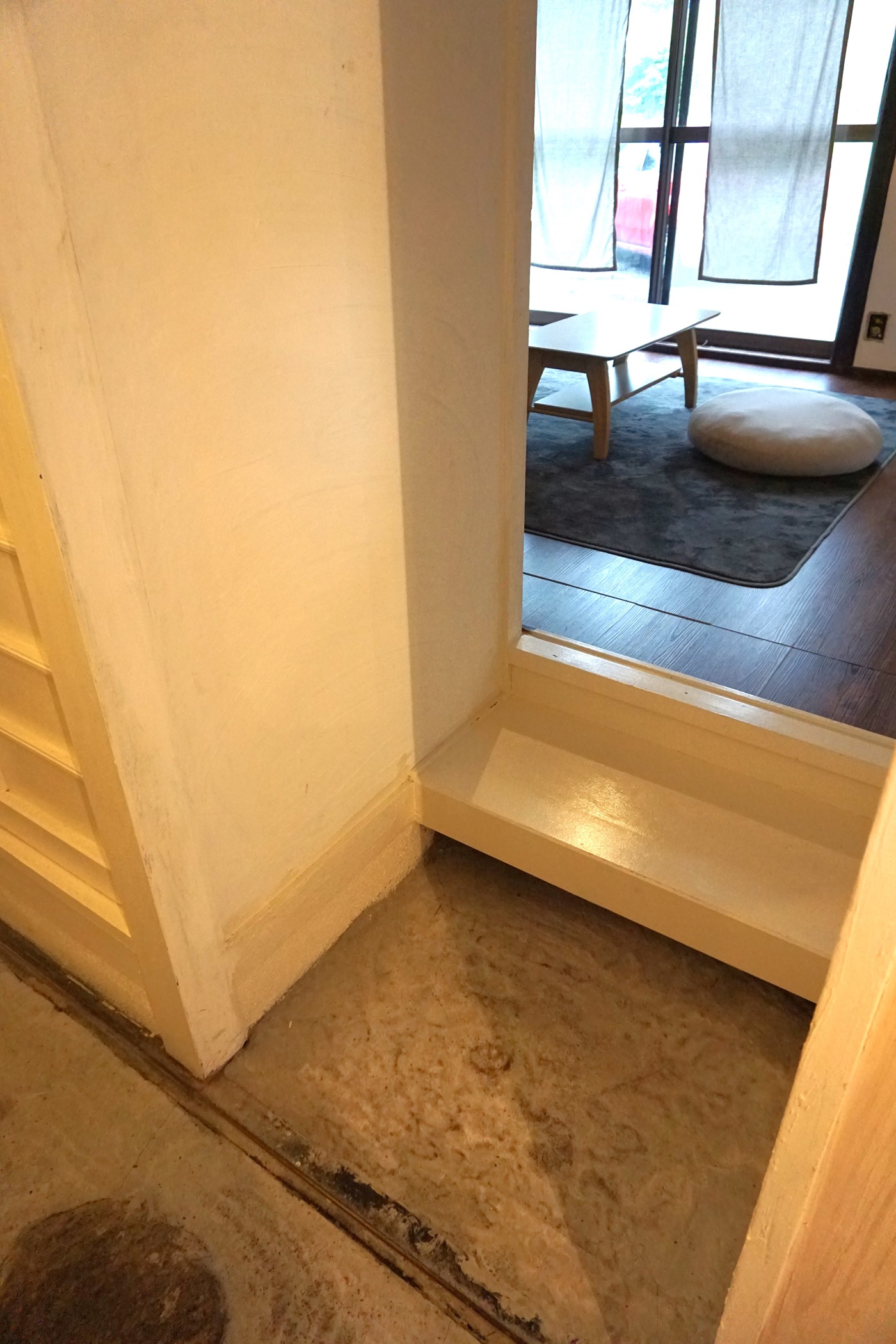 個室は2段の段差があります