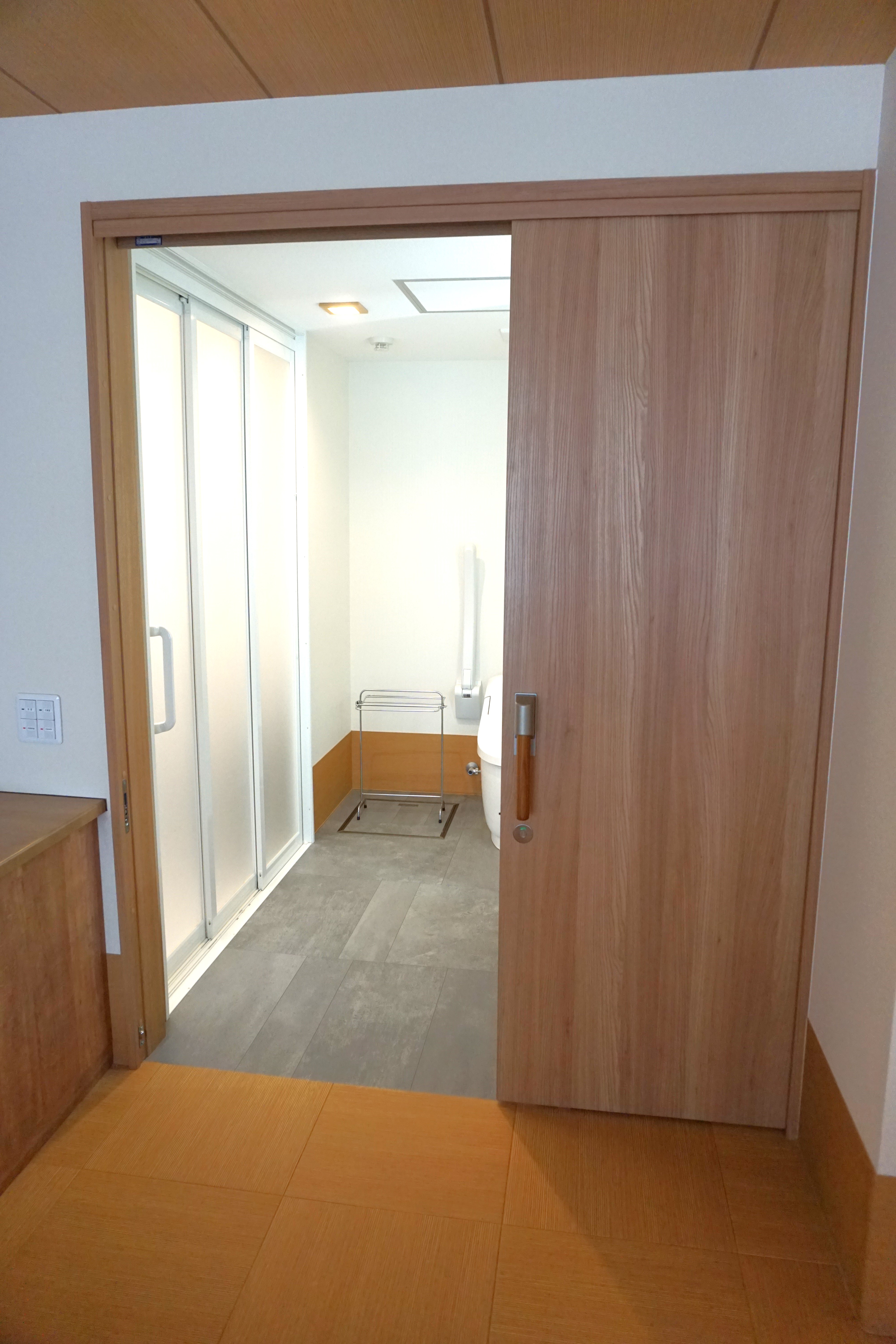 トイレ・浴室出入口ドア