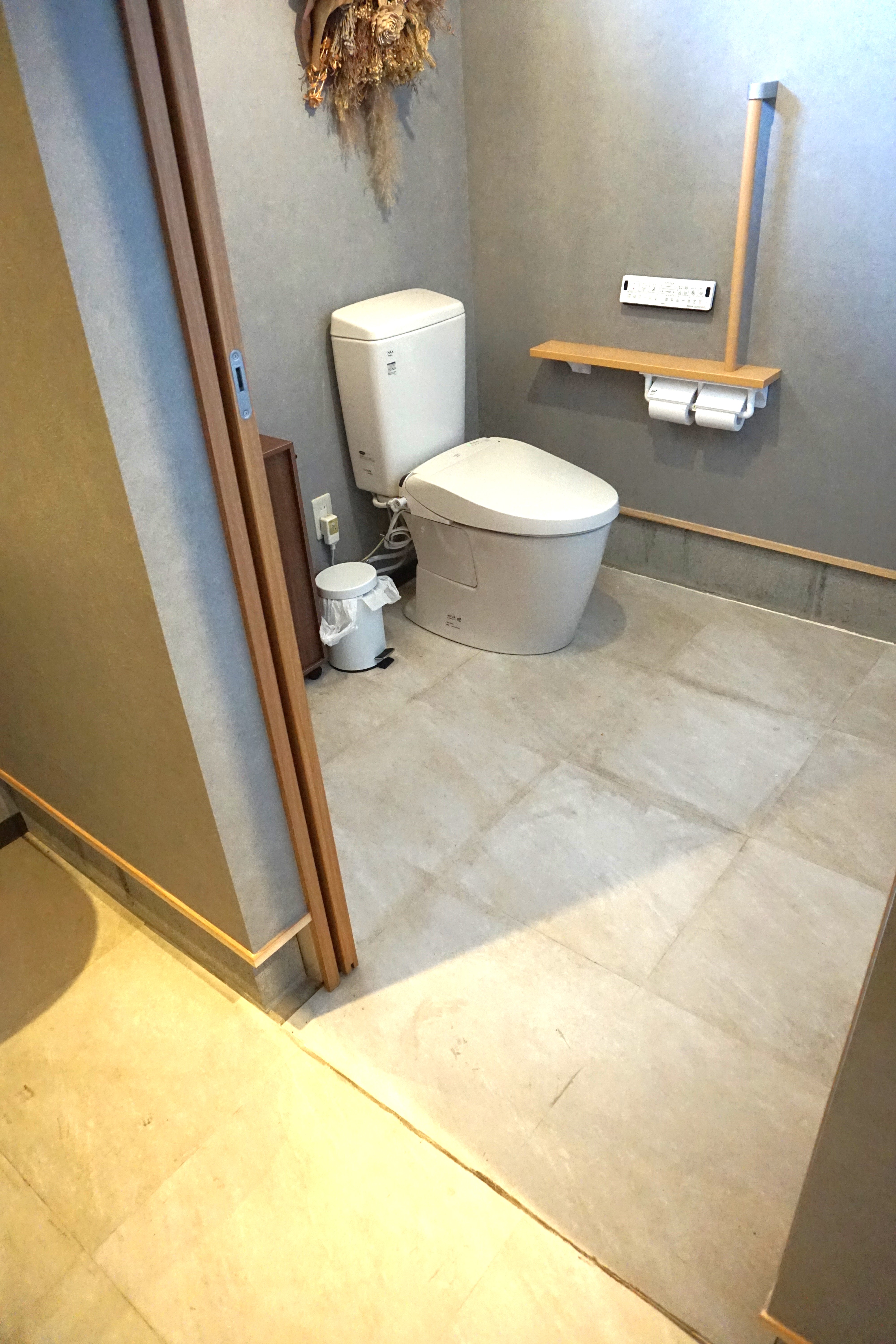 バリアフリートイレ内