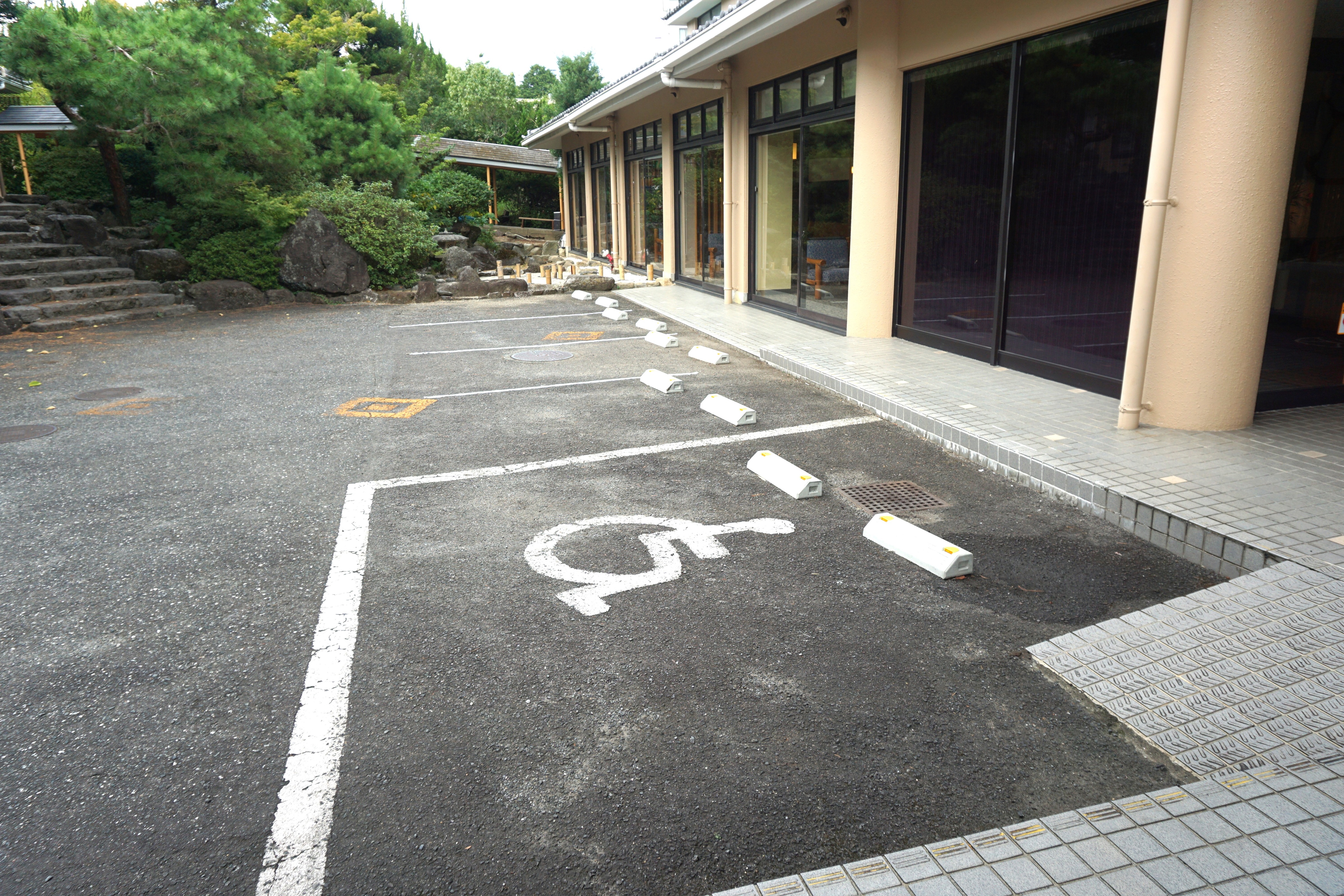 身障者用駐車場