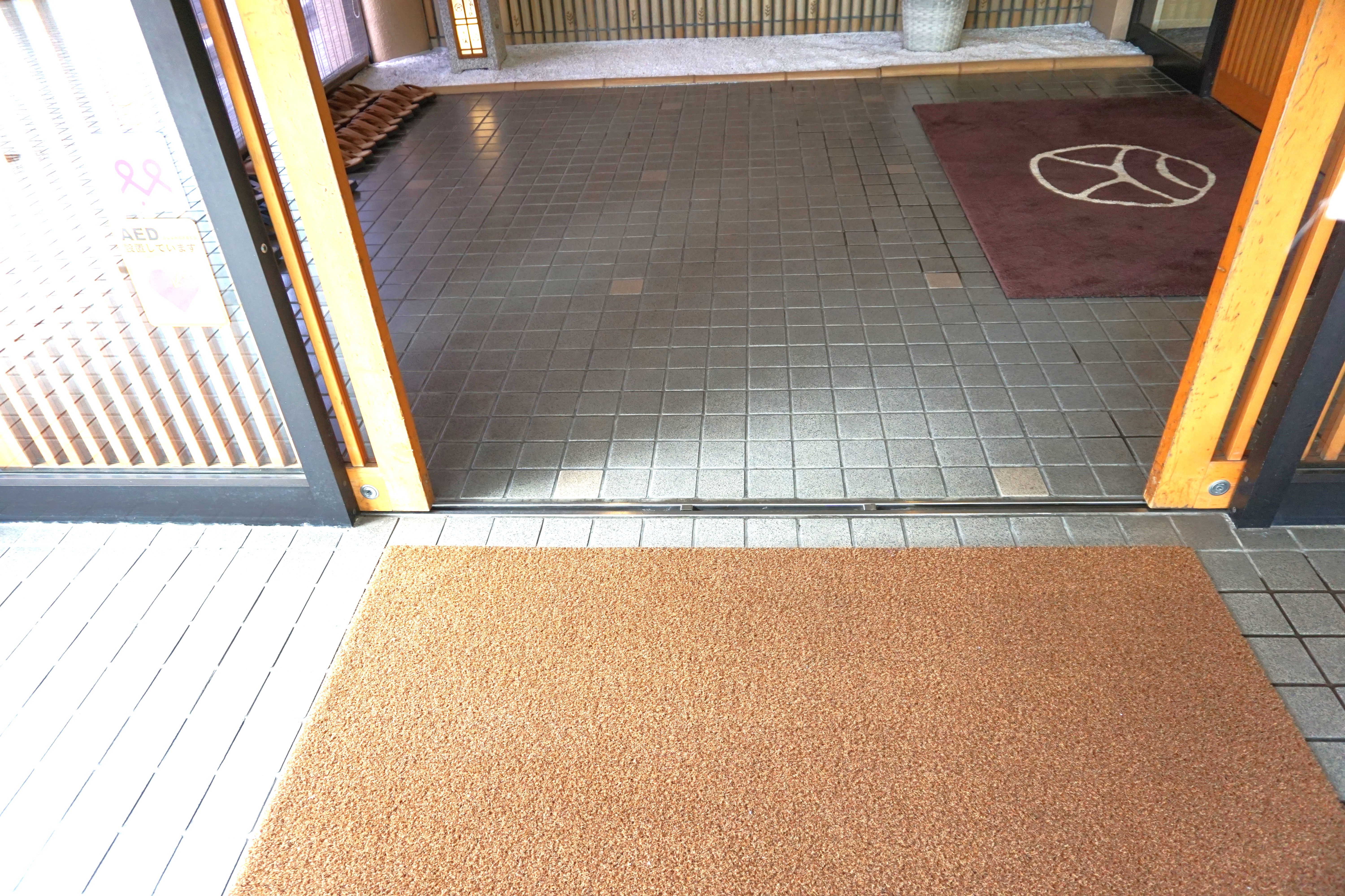 フラットな自動ドアです